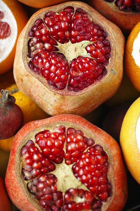 7 Foods to Eat (and 5 to Avoid) for a Slimmer Belly